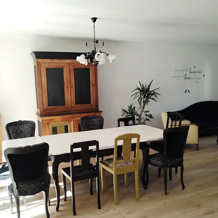 Grande Maison Familiale Proche Du Circuit Des 24h Prázdninový dům Ecommoy